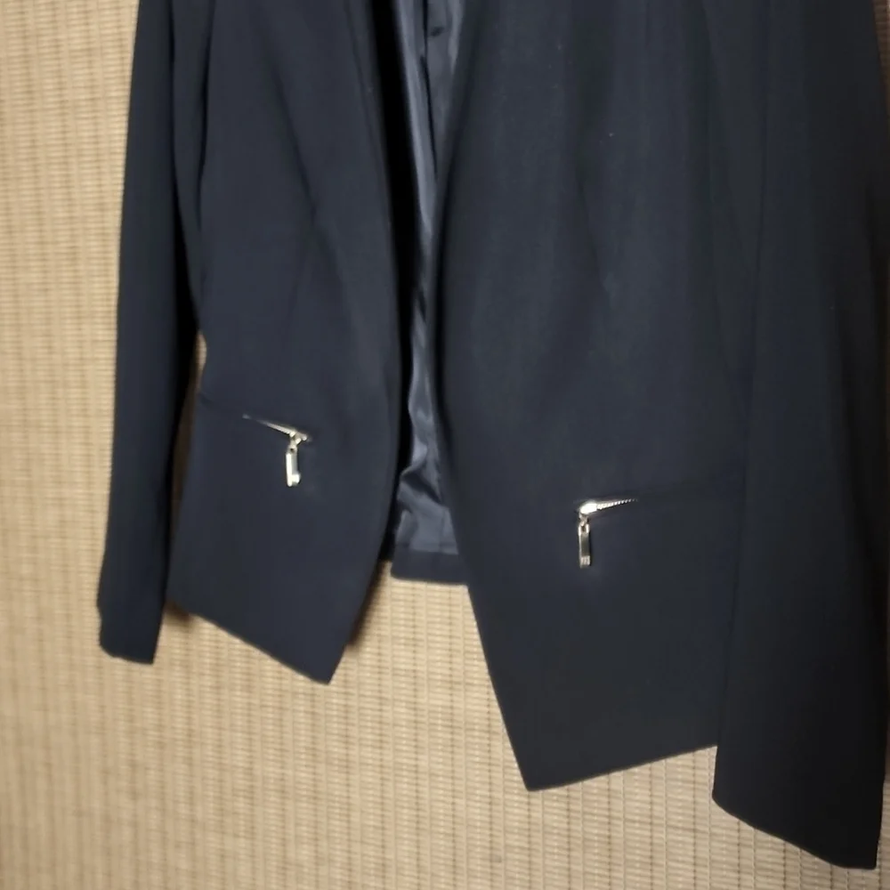 Black Jacket With Zipper Pocket - Picture 2 of 7